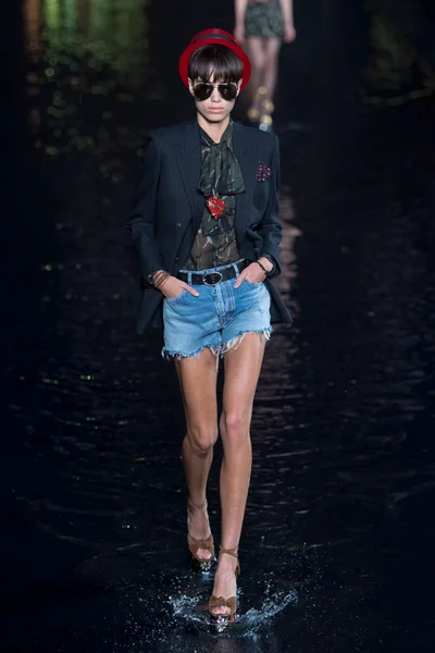 Look 22